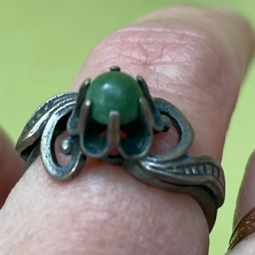 Antique Sterling Silver and Green Siberian turquoise Ring Elegant Craftsmanship